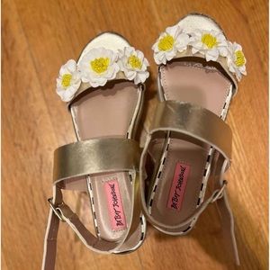 Betsey Johnson Daisy Wedges